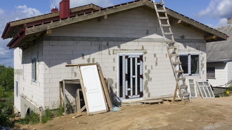 PŘEHLEDNĚ: Až milion korun mohou dostat Češi na opravu domu. Jak a kde o dotaci požádat?