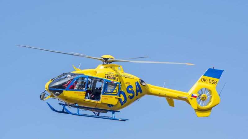 Vážná nehoda na Rakovnicku: Na dálnici D6 bouralo auto se dvěma dětmi, na místo letěl vrtulník