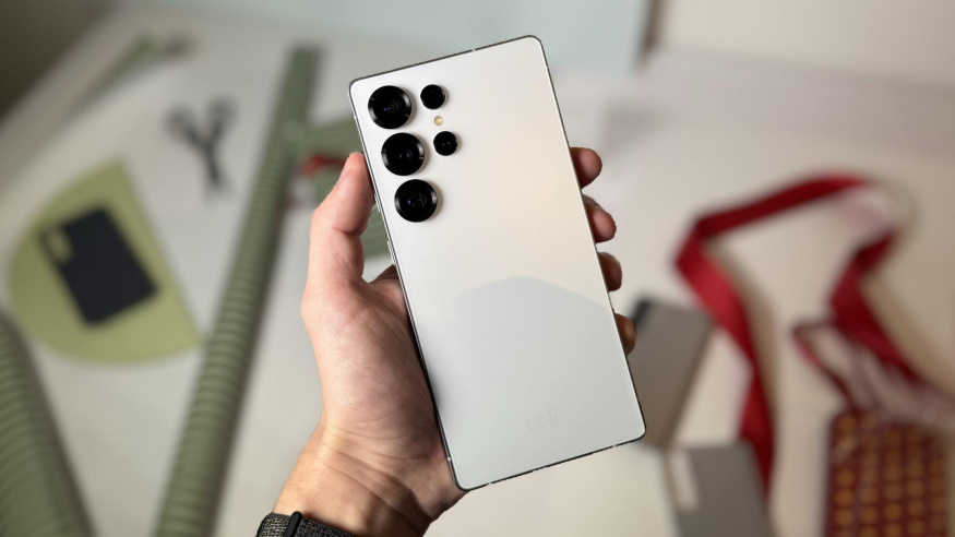 Galaxy S25 se prodává výrazně lépe než minulá generace. Podívejte se na podrobná čísla