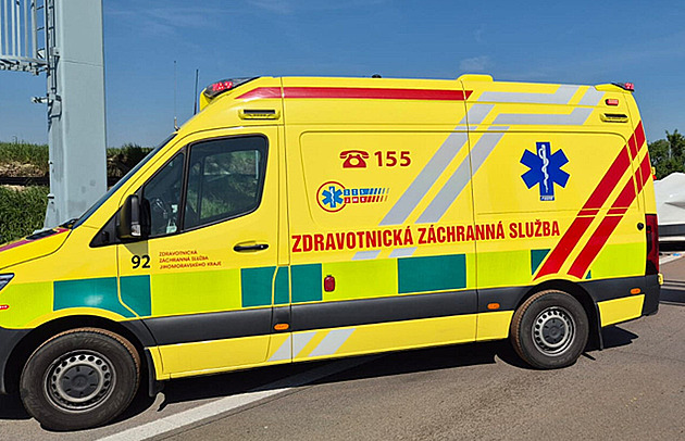 D2 směrem na Brno stojí. Při nehodě tří aut se zranilo i dítě