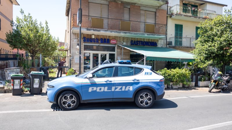 Střelba v římském baru: Zranění utrpěli tři lidé, pachatel je na útěku