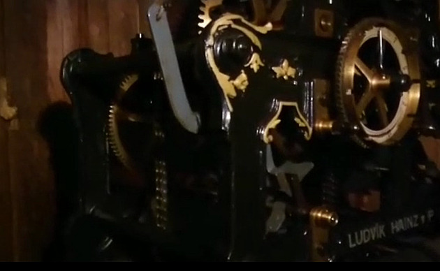 Zloděj odnesl z protivínského zámku stroj věžních hodin, který váží přes 50 kilo