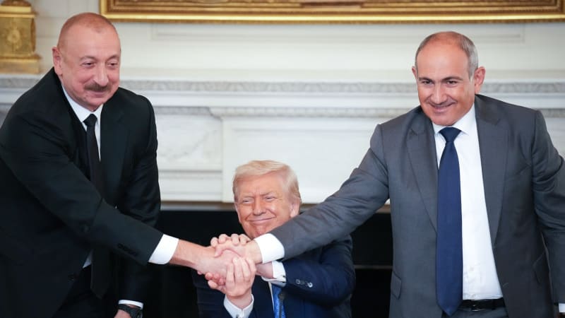 Konec 35leté války: Lídři Arménie a Ázerbájdžánu podepsali dohodu, Trumpa nominují na Nobelovku