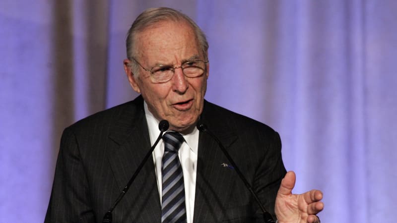 Zemřel astronaut Lovell: Jako kapitán Apolla 13 těsně unikl katastrofě, ztvárnil ho Tom Hanks