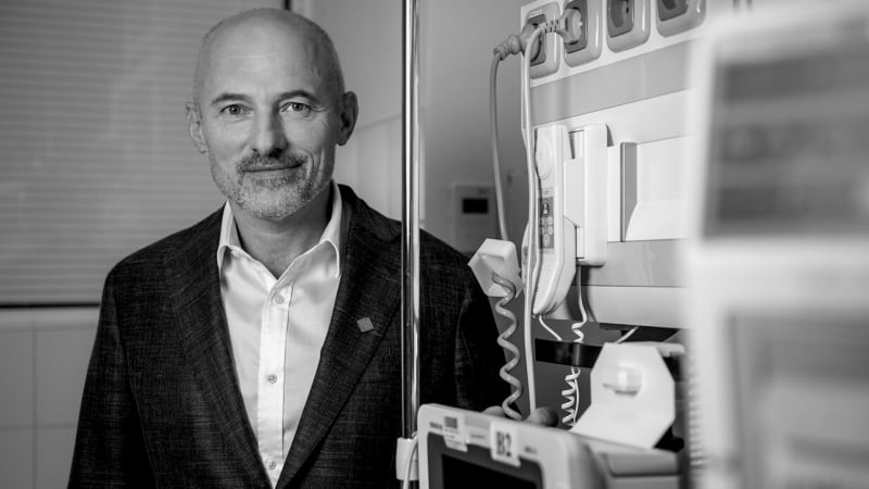 Zemřel exředitel IKEM Stiborek, prohrál boj s těžkou nemocí. Čelil obvinění z vydírání lékařů