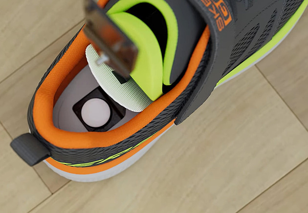 Tyto boty napráší polohu vašeho dítěte. Mají kvůli tomu přihrádku v patě