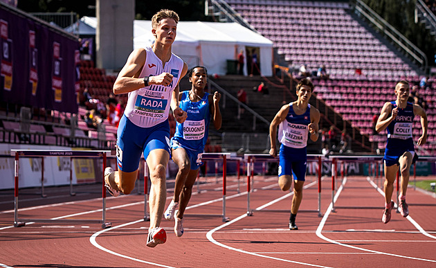 Rada ovládl na juniorském ME čtvrtku překážek, medaili slaví i další tři Češi
