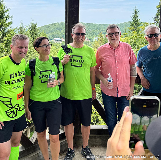 Ministr Stanjura skončil v nemocnici, místo výšlapu na horu musel na kapačky