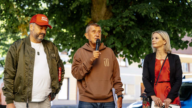 KOMENTÁŘ: Fenomén letošních voleb. Proč chybí program stran a zbyla jen úderná hesla?