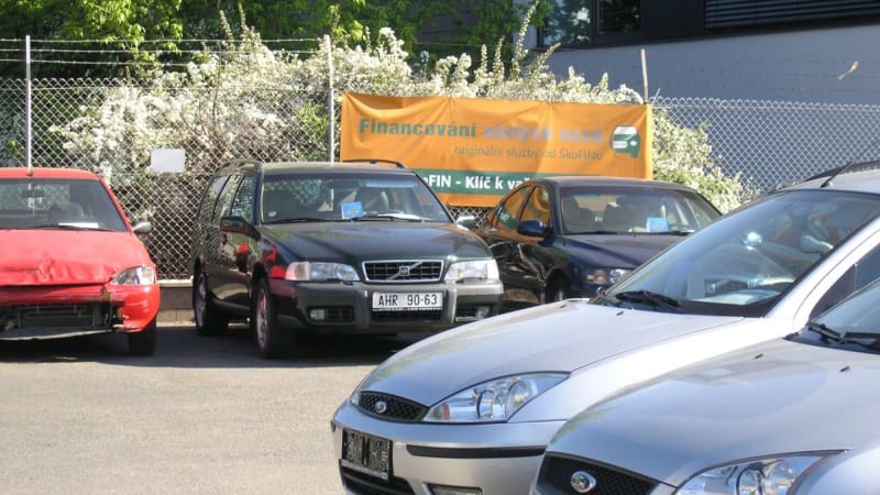 Některé autobazary lžou o závadách nabízených aut. ČOI odhalila, které to jsou