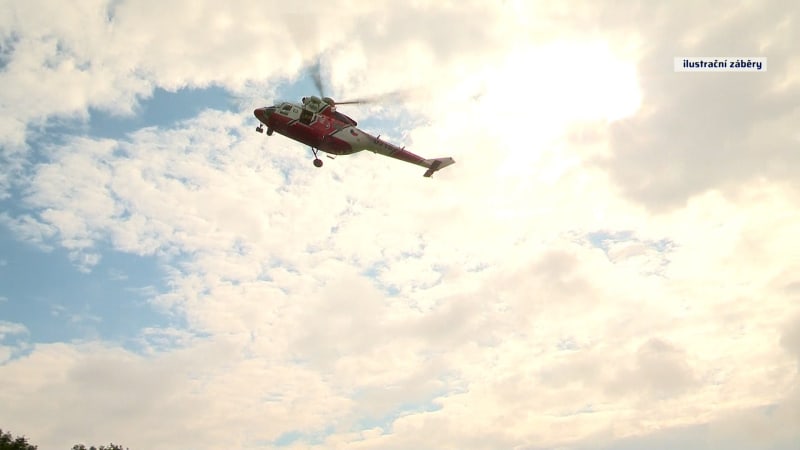 Chlapec se otrávil houbami na táboře u Klatov, letěl pro něj vrtulník. Jaká je první pomoc?