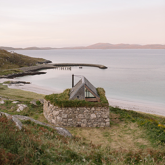 Fantastická záchrana. Hromadu kamení proměnili v parádní víkendové bydlení