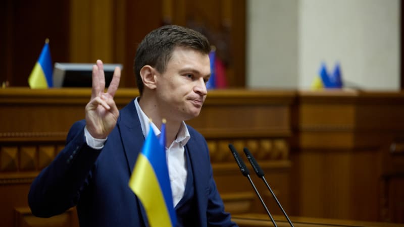 Chtěli to protlačit tajně: Kvůli třaskavému zákonu opustil Zelenského stranu