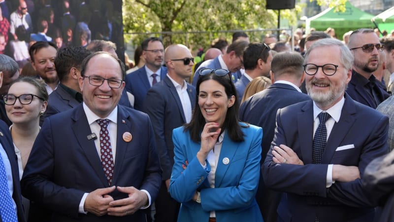 EXKLUZIVNĚ: Spolu po kauze bitcoin posiluje. Motoristé by se do Sněmovny těsně nedostali