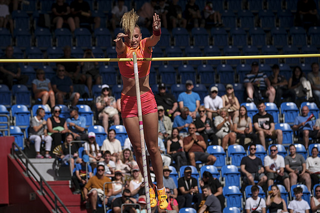 Tyčkařka Apolena Švábíková má z juniorského ME bronz a osobní rekord