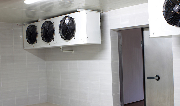 Americký luxus zvedá politiky v Evropě ze židle. Tématem jsou klimatizace