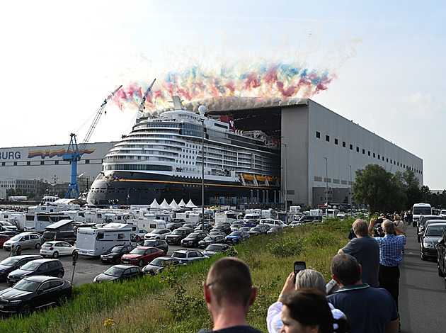 Disney ukázal novou luxusní výletní loď, pyšní se kiny, tobogány i tisíci kajutami