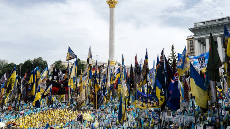 Trump je bezpáteřní žvanil. Zatímco se jedná, lidé umírají, kritizují Ukrajinci mírový summit