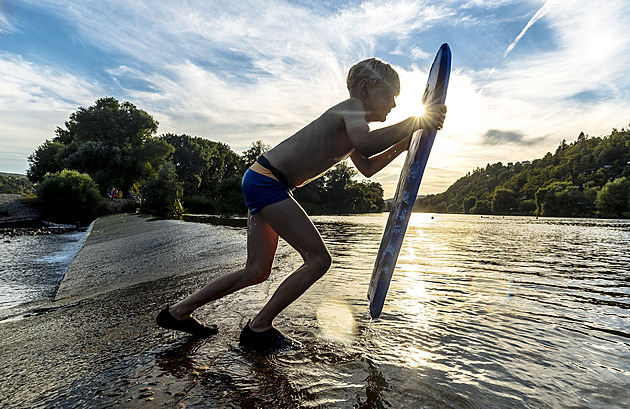 Týden přinese tropické teploty, bude až 37 stupňů. O víkendu se ochladí