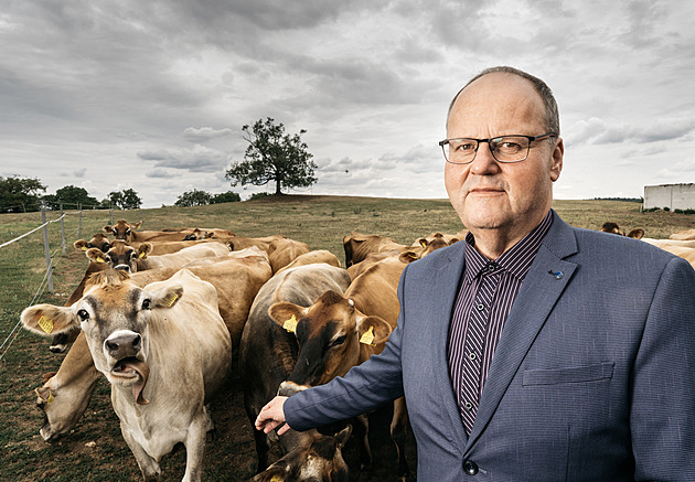 Předělává univerzitní statky na výdělečný podnik. Zemědělství chybí koncepce, říká