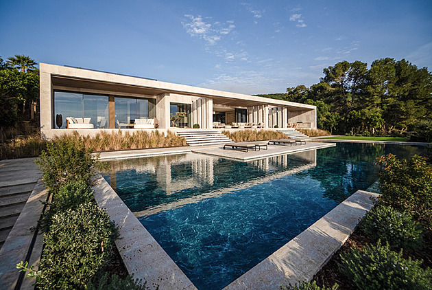 Vila na kopci s výhledy, které jen tak neuvidíte. Španělé prostě umějí žít