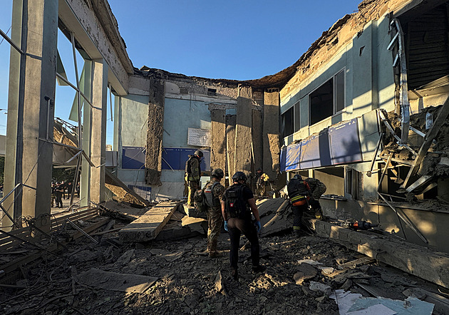 Rusové bombardovali autobusové nádraží a univerzitní kliniku v Záporoží