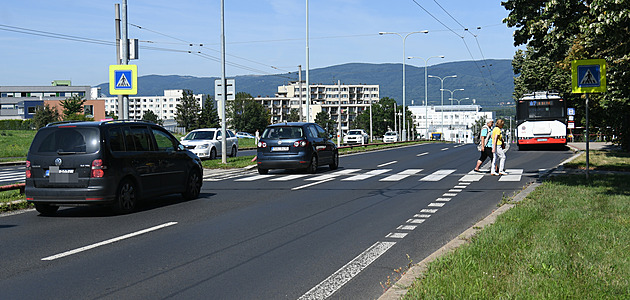 Víc semaforů, upravené přechody. Silnice u nemocnice v Ústí bude bezpečnější