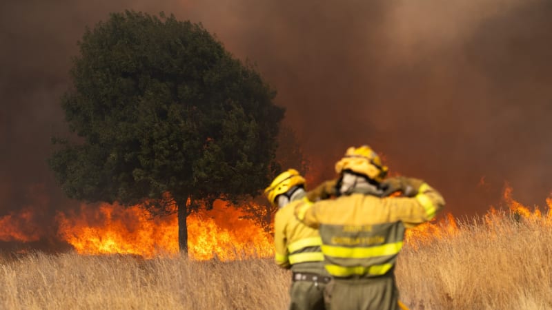 Rozsáhlá evakuace kvůli požárům ve Španělsku: Obrátil se vítr, oheň míří k památce UNESCO 