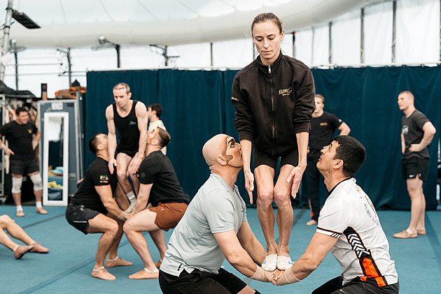 Jak se rodí Kurios? Nahlédněte do zákulisí Cirque du Soleil očima artistů i kuchařů