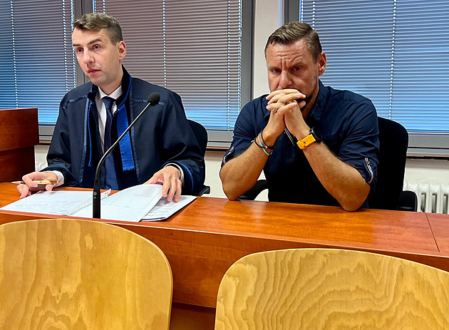 Jsem pitomec, řekl účetní. Prosázel miliony ze soudní kasy, vězení má téměř jisté