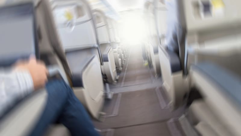 Turbulence házejí letadly stále častěji a hůř. Které trasy jsou nejbouřlivější na světě?