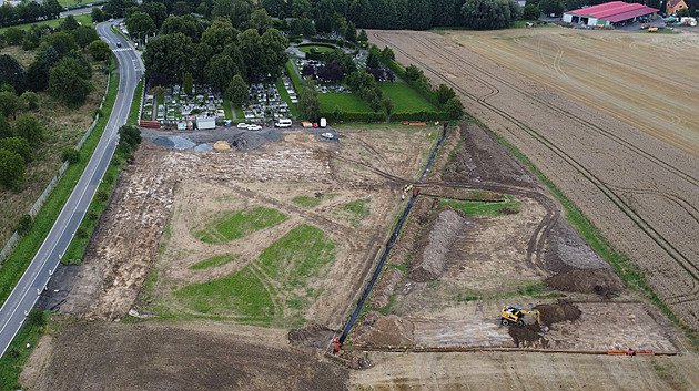 Sedmdesátitisícová Poruba neměla vlastní hřbitov. Už ho staví u sousedů ve Svinově