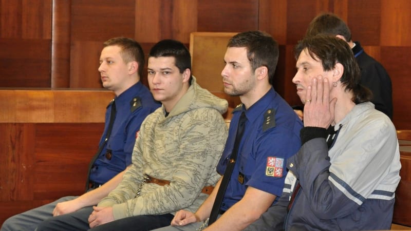 Krvavé peklo pod Bezdězem: Zabili bezdomovce a uřízli mu ucho. Výjimečný trest ale nepadl