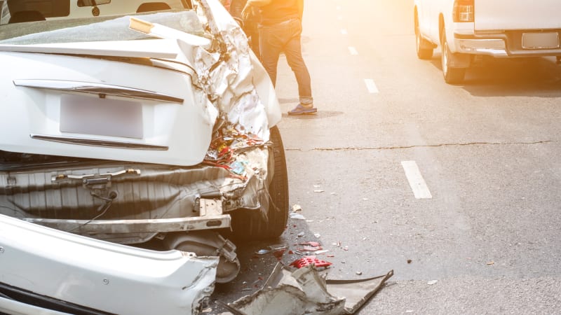 Nehoda na několik hodin uzavřela D6 na průtahu Karlovými Vary. Tři lidé utrpěli zranění 