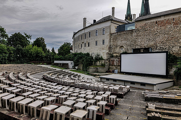 Letní kina mají zatím jednu z nejhorších sezon, doufají v teplý závěr léta