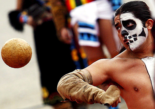 OBRAZEM: Pok-ta-pok. Nejstarší kolektivní míčová hra světa znovu ožívá