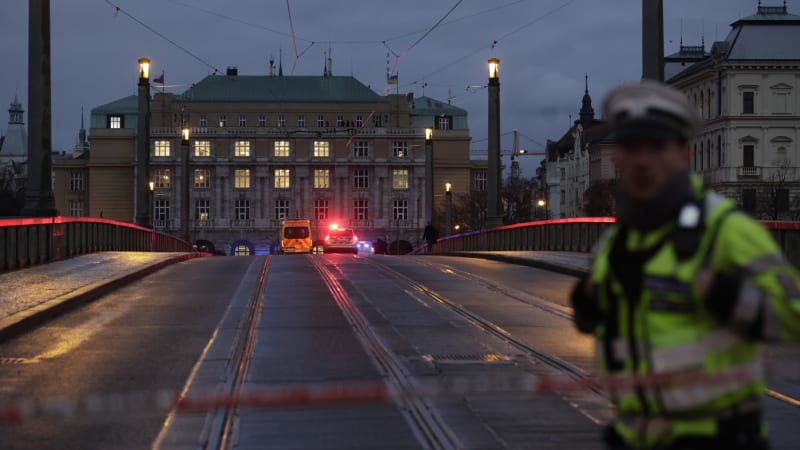 Otec oběti střelby na FF UK chtěl vidět spis, GIBS to zatrhla. Byla to chyba, rozhodl soud