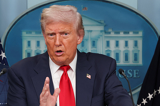 Jedu do Ruska, spletl se Trump. Chválil ho za válečné úspěchy a kritizoval Zelenského