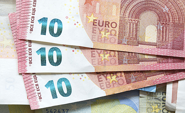 Slovákům se v červnu zvýšily mzdy téměř ve všech odvětvích. I po započtení inflace