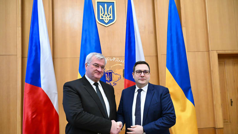 Ukrajinci odmítají přenechat území Rusům. Sybiha Čechům připomněl Mnichov