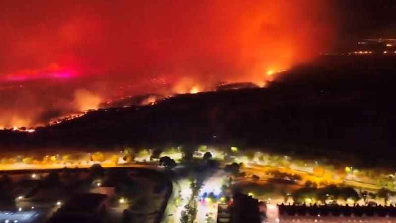 Španělsko v plamenech. Video z dronu ukazuje požáry ničící okolí Madridu
