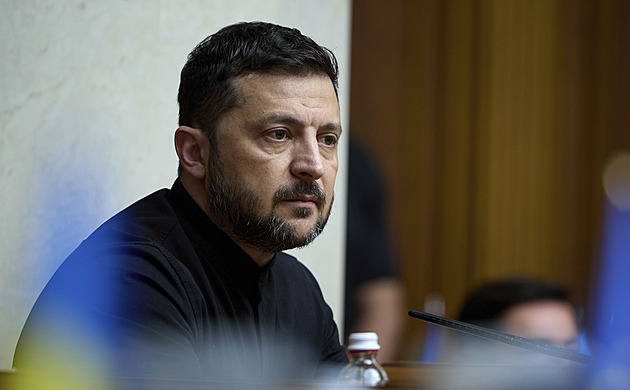 Zelenskyj je ochotný vzdát se území, píší v Británii. Situace na frontě je vážná