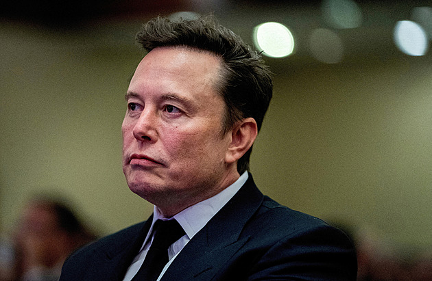 Musk hrozí firmě Apple žalobou. Znevýhodňuje AI společnosti, zlobí se