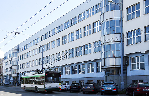 ZČU prodala bývalé ředitelství Škodovky, má se zrekonstruovat pro studenty