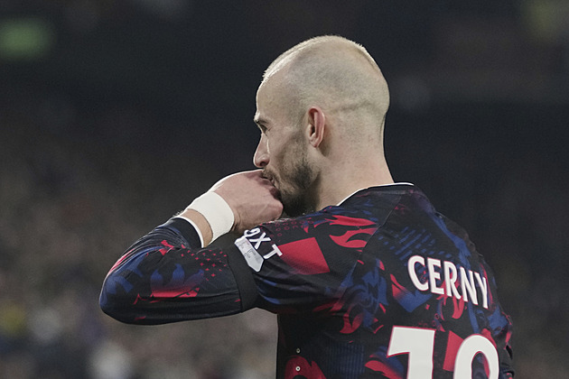 Fotbalové přestupy ONLINE: Černý by mohl odejít za Juráskem do Besiktase