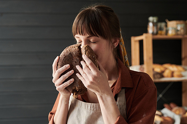 Peeling ze zbytků chleba, parfém z pekárny. Pečivo je kosmetický trend