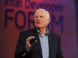Apple s Nvidií by měli do Intelu nalít $40 miliard, říká ex-CEO Craig Barrett