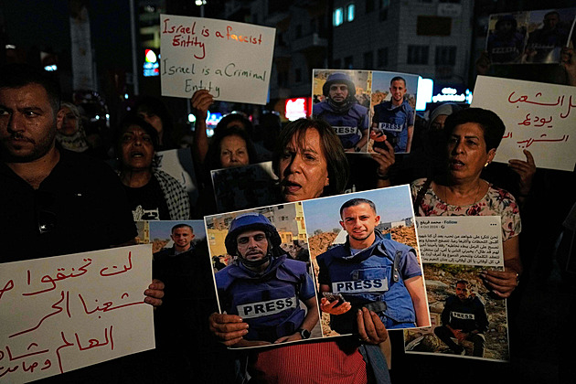 Při izraelském úderu v Gaze zahynuli čtyři novináři Al-Džazíry, upřesnila stanice