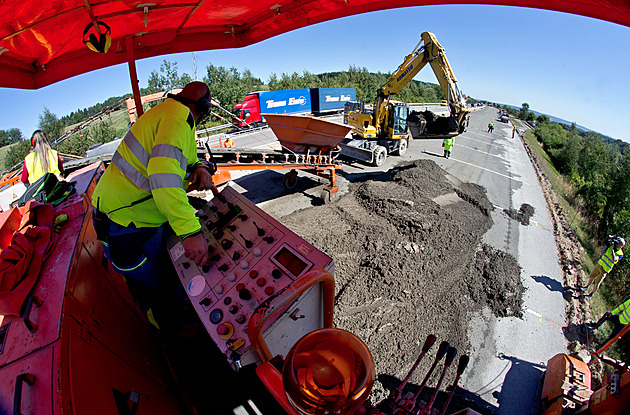 Opravy dálnice D5 z Plzně až na hranice potrvají ještě minimálně tři roky