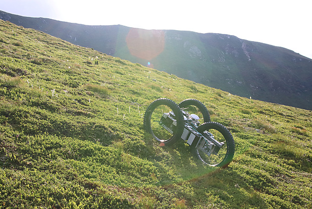 Vědci z ČVUT v Alpách testovali robotickou trojkolku, vyjela i černou sjezdovku